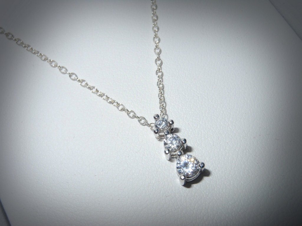 simple diamond necklaces